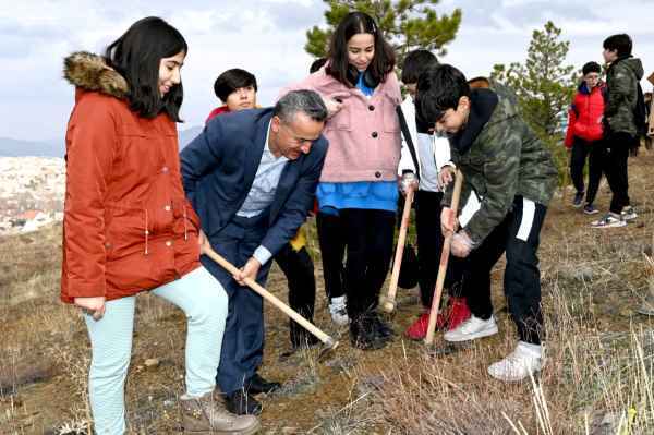 Mehmet Tutal Çocuklarla Meşe Palamudu Ekimi